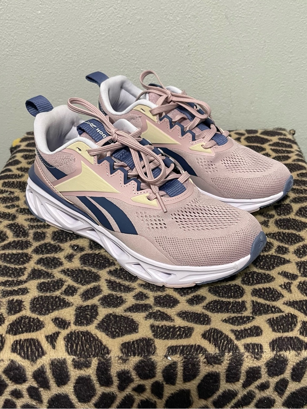 Reebok Lace Up Casual Fashion Sneakers Purple Mesh Walking Womens 8.5